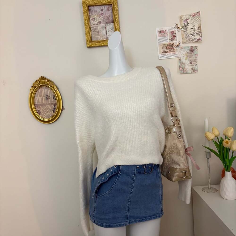 Abercrombie & Fitch Sweater Size XS White Fuzzy Knit Long Sleeve Pullover
